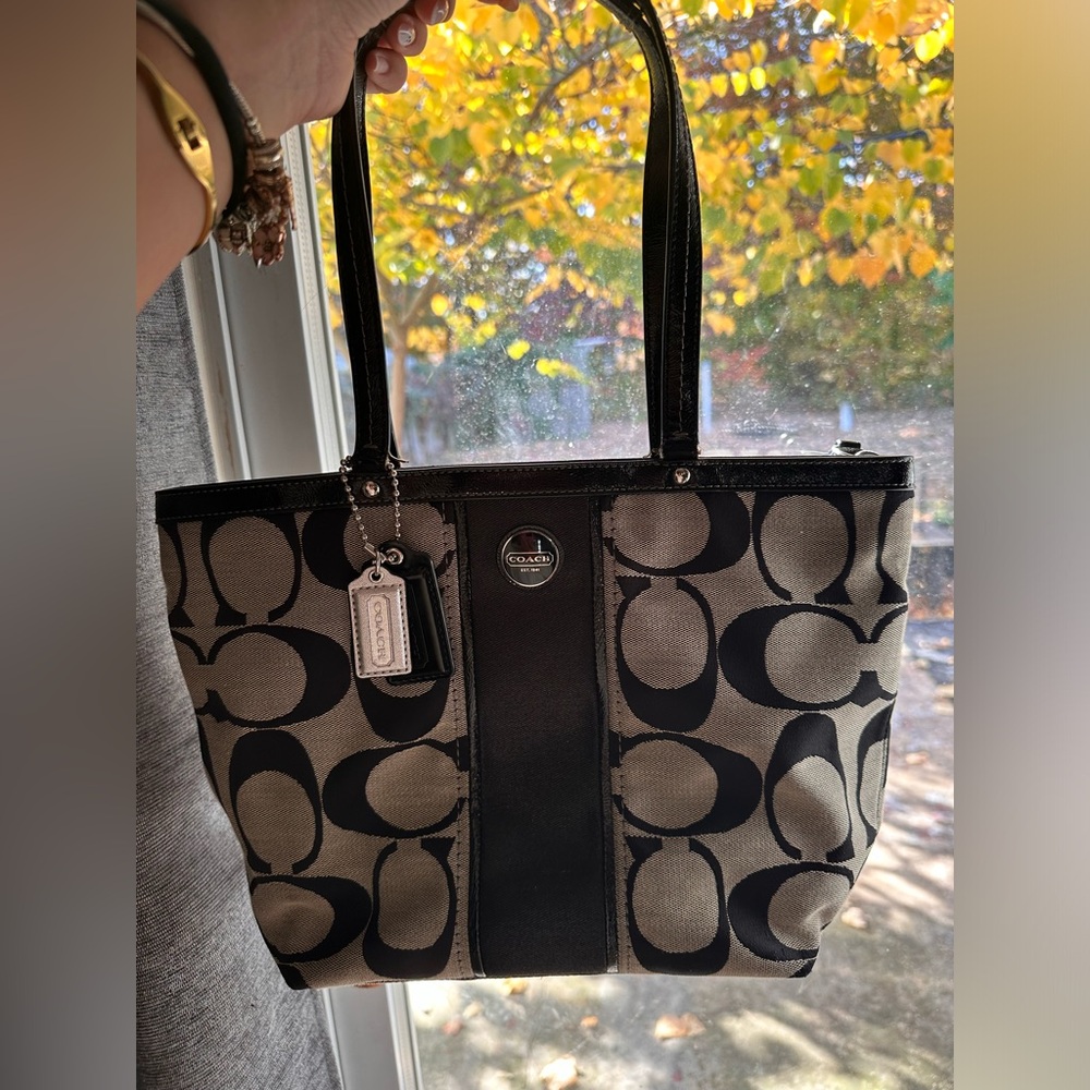 Coach Signature Purse Handbag D1380 F21950